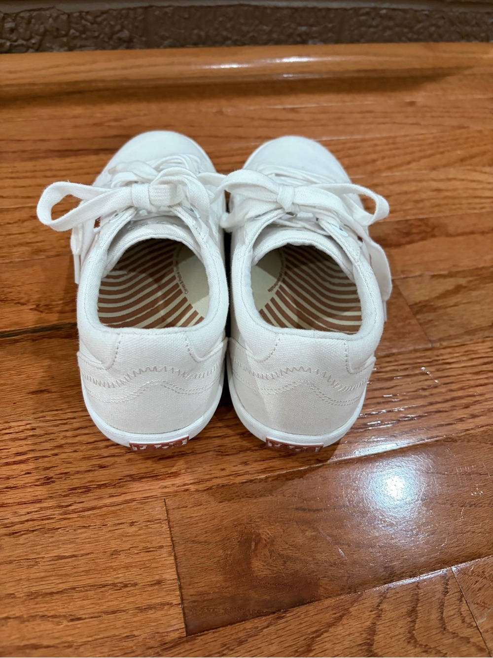 Taos Footwear White Canvas Low-Top Sneakers - Picture 2 of 6